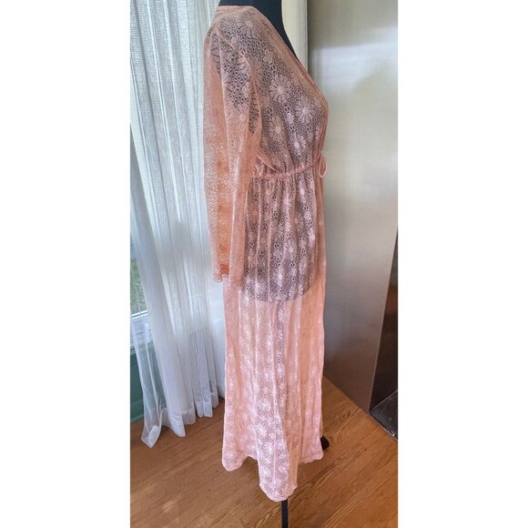 Vintage 1970s peignoir, peach daisies robe, sheer delicate knit - Picture 5 of 10